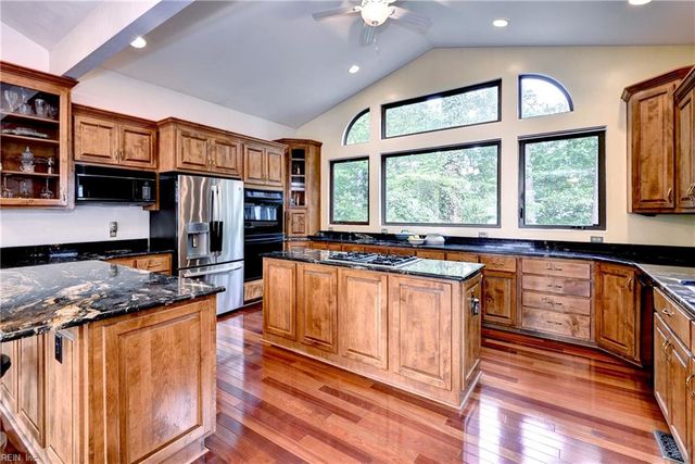 105 Linda DR, Newport News, VA 23608