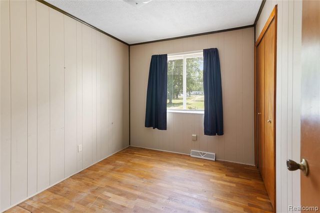 3499 E Carpenter Road, Flint, MI 48506