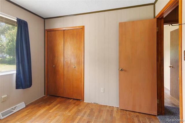 3499 E Carpenter Road, Flint, MI 48506