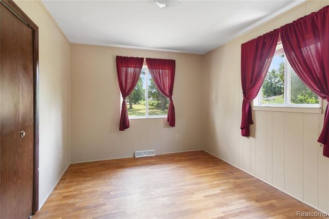 3499 E Carpenter Road, Flint, MI 48506