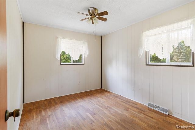 3499 E Carpenter Road, Flint, MI 48506