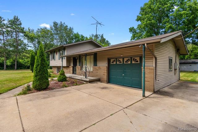 3499 E Carpenter Road, Flint, MI 48506