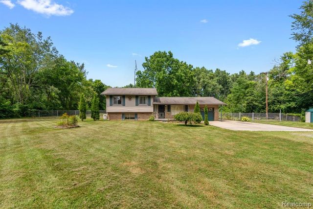 3499 E Carpenter Road, Flint, MI 48506