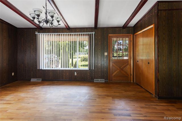 3499 E Carpenter Road, Flint, MI 48506