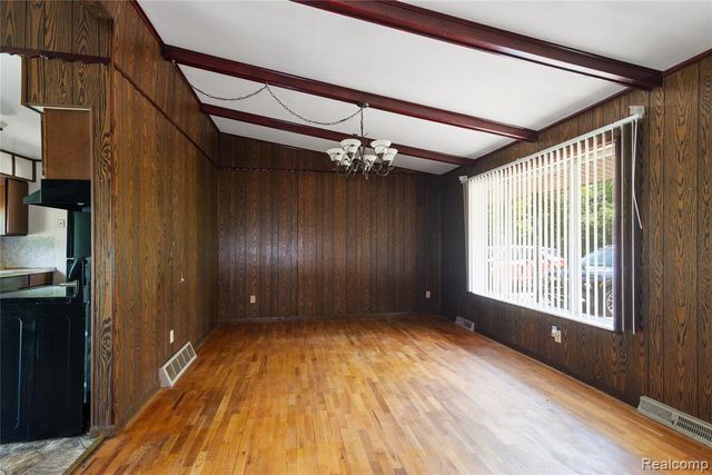 3499 E Carpenter Road, Flint, MI 48506