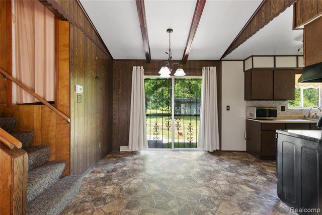 3499 E Carpenter Road, Flint, MI 48506