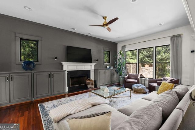2732 Memorial Drive SE, Atlanta, GA 30317