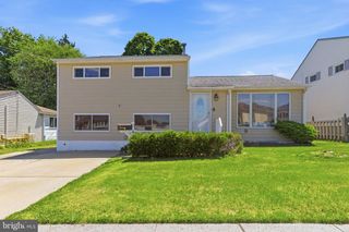 4 DUNLAP DR, Parlin, NJ 08859