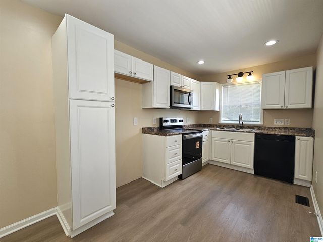 1556 MOUNTAIN DRIVE, Tarrant, AL 35217