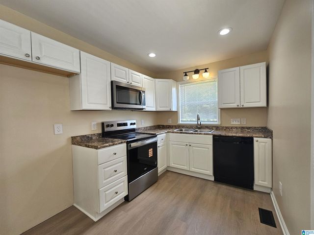 1556 MOUNTAIN DRIVE, Tarrant, AL 35217