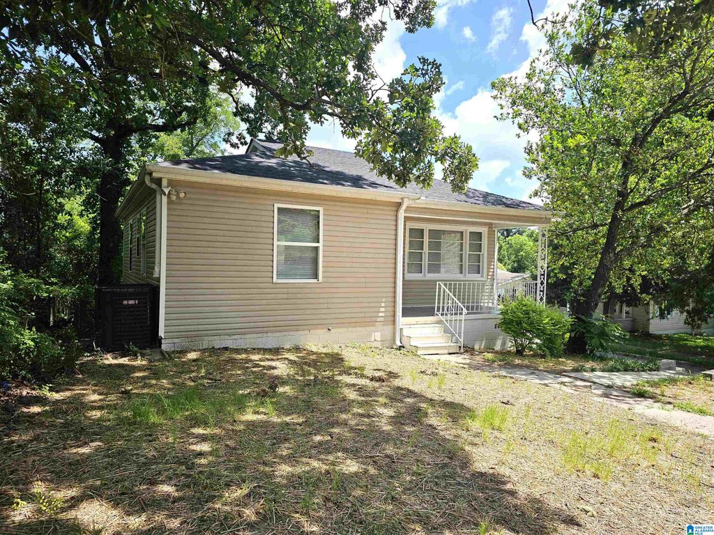 1556 MOUNTAIN DRIVE, Tarrant, AL 35217