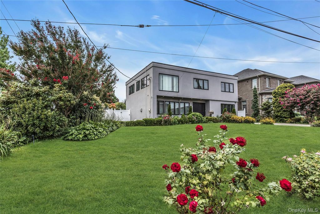 14962 Powells Cove Boulevard, Whitestone, NY 11357 — photo 2