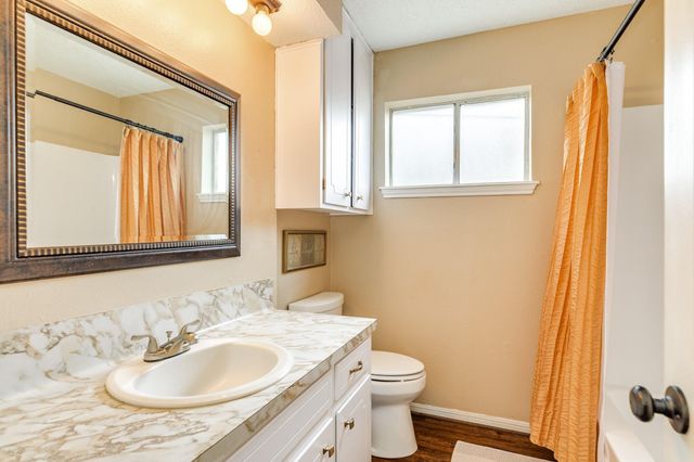 119 Old Angleton Road, Lake Jackson, TX 77566
