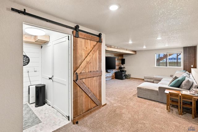 1107 DIAMOND RIDGE BOULEVARD, Rapid City, SD 57703