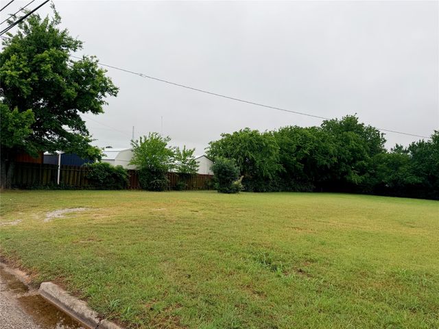 208 Galia Street, Bowie, TX 76230