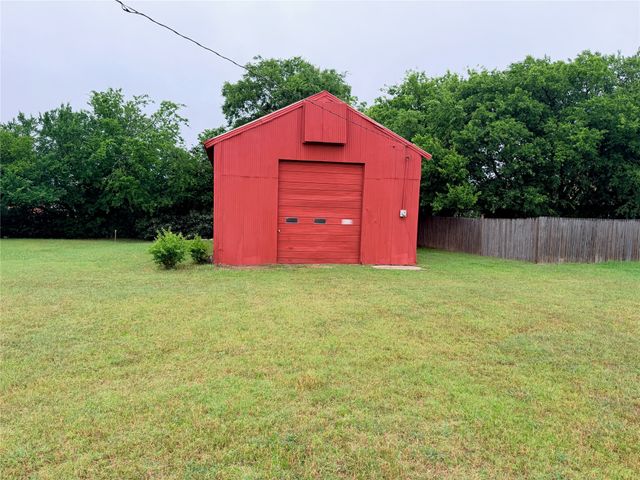 208 Galia Street, Bowie, TX 76230