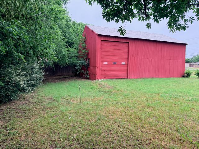 208 Galia Street, Bowie, TX 76230
