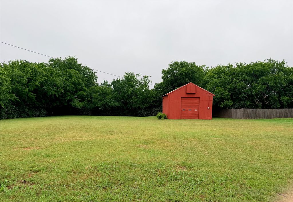 208 Galia Street, Bowie, TX 76230