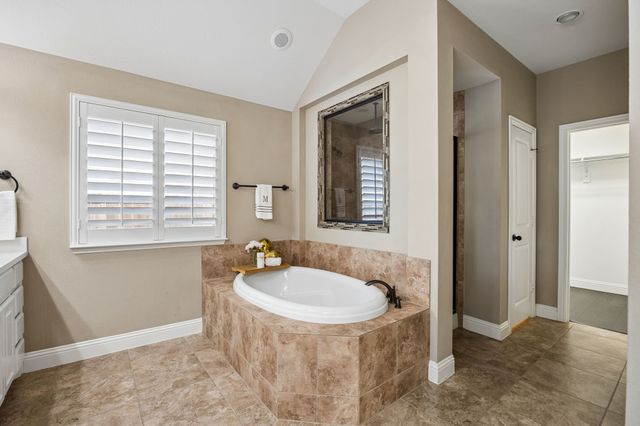 9708 Rexford Drive, Fort Worth, TX 76131