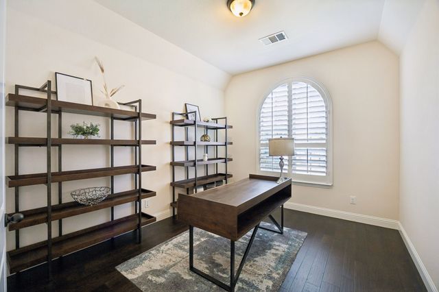 9708 Rexford Drive, Fort Worth, TX 76131