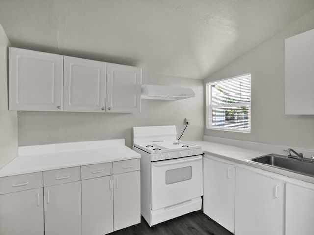 613-615 14th St, Modesto, CA 95354