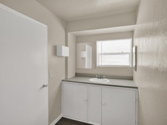 613-615 14th St, Modesto, CA 95354