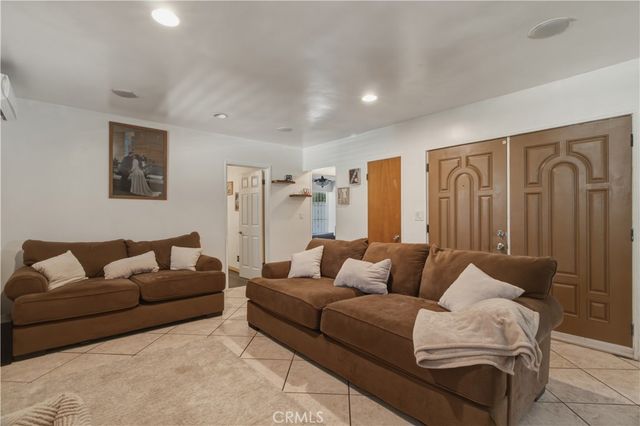 910 W George, Banning, CA 92220