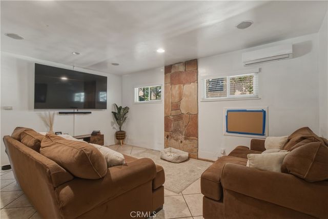 910 W George, Banning, CA 92220