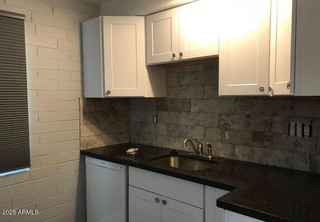 2513 N 48TH Place, Phoenix, AZ 85008