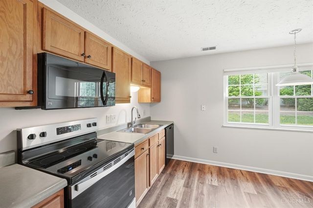 10512 West Road, Harrison, OH 45030