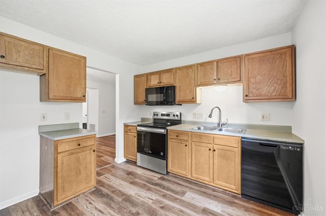 10512 West Road, Harrison, OH 45030