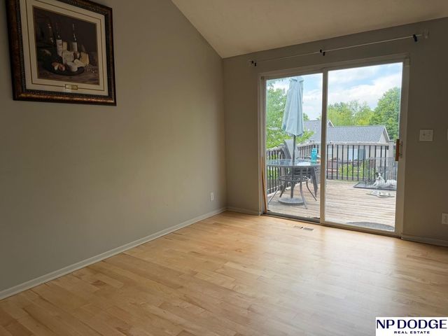 16609 Erskine Street, Omaha, NE 68116