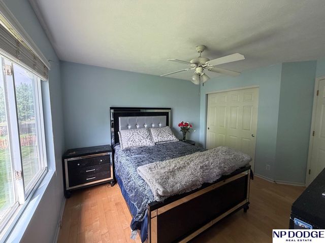 16609 Erskine Street, Omaha, NE 68116
