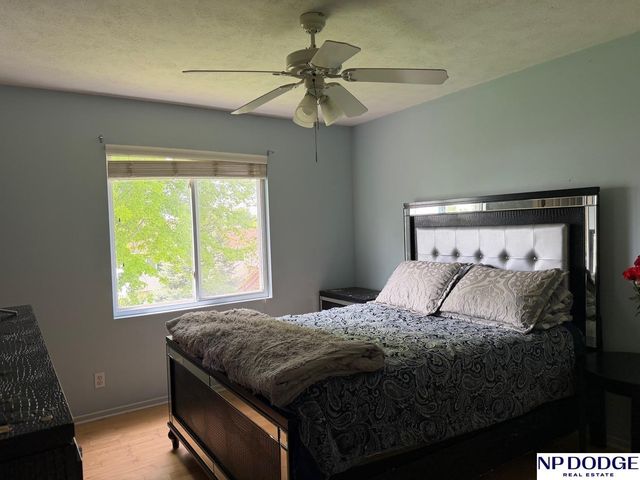 16609 Erskine Street, Omaha, NE 68116