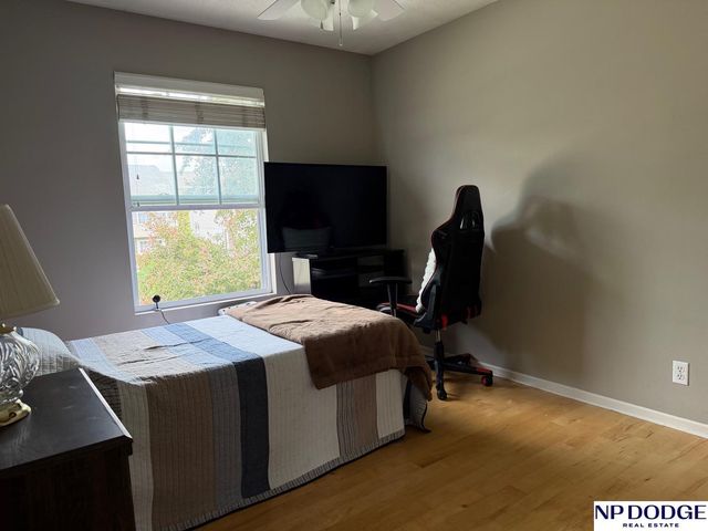 16609 Erskine Street, Omaha, NE 68116