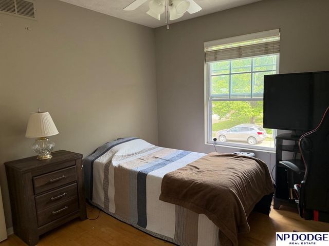 16609 Erskine Street, Omaha, NE 68116