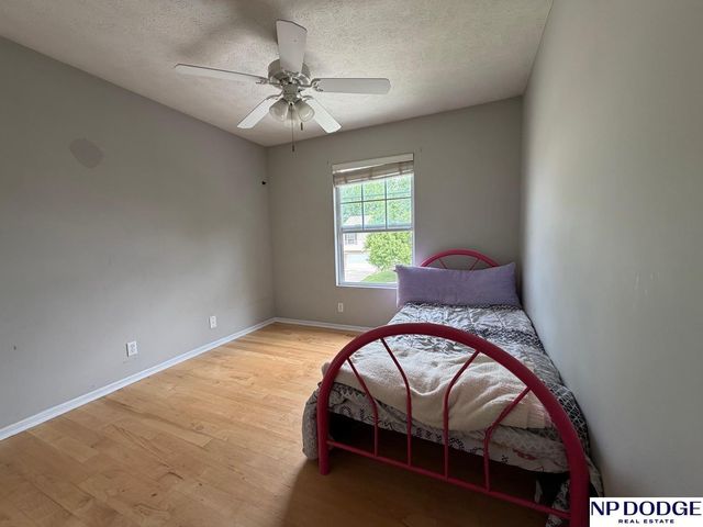 16609 Erskine Street, Omaha, NE 68116