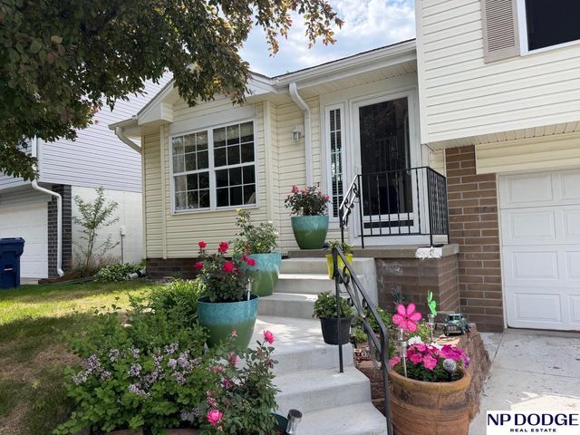 16609 Erskine Street, Omaha, NE 68116