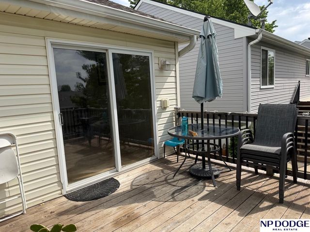 16609 Erskine Street, Omaha, NE 68116