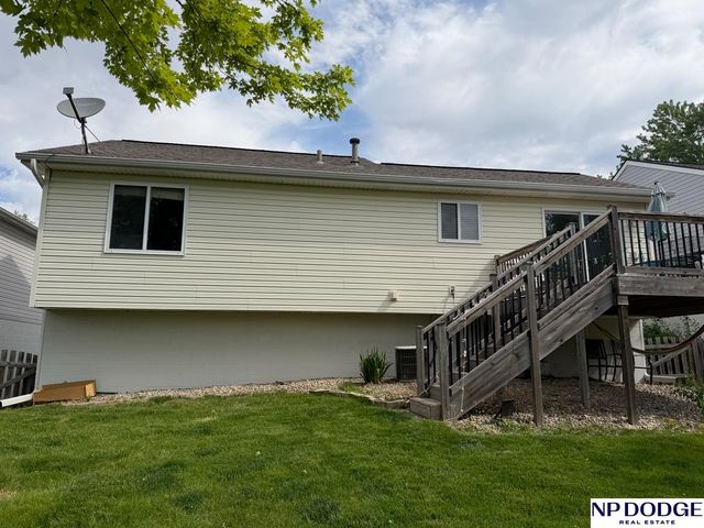 16609 Erskine Street, Omaha, NE 68116