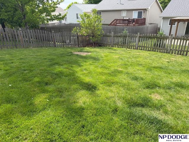 16609 Erskine Street, Omaha, NE 68116