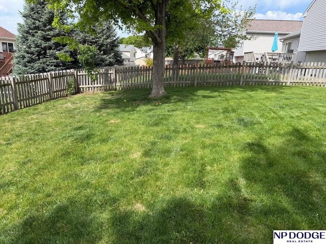 16609 Erskine Street, Omaha, NE 68116