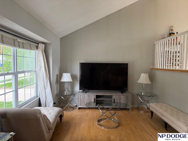 16609 Erskine Street, Omaha, NE 68116
