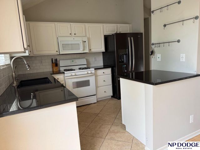 16609 Erskine Street, Omaha, NE 68116