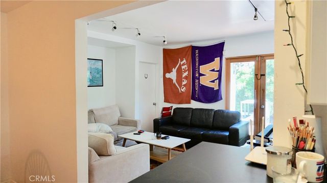 7361 Flight Avenue, Los Angeles, CA 90045