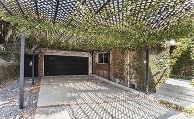 7361 Flight Avenue, Los Angeles, CA 90045