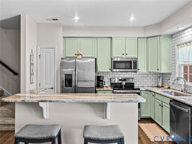 8979 Ringview Dr, Mechanicsville, VA 23116