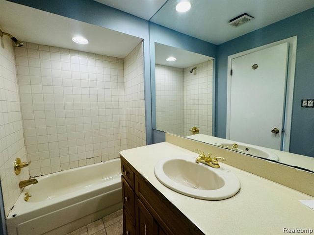 14644 Stephens Drive, Eastpointe, MI 48021