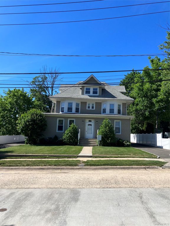 7 Dewey Street Dewey Street 4, Huntington, NY 11743