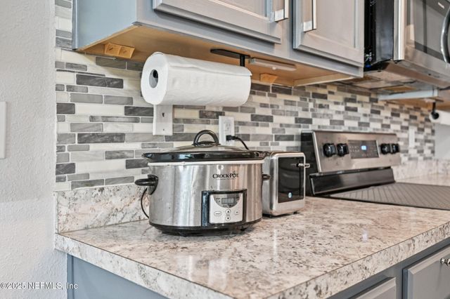 6787 SANDLE Drive, Jacksonville, FL 32219